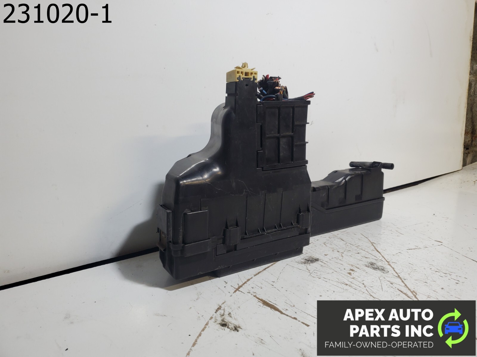 OEM Lexus ES300 2000 Fuse Box Engine Bay - Image 4