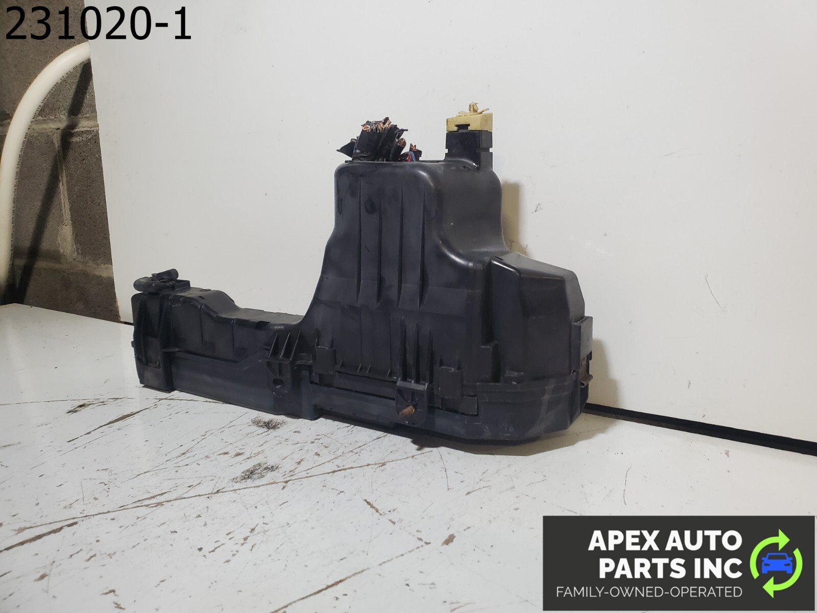 OEM Lexus ES300 2000 Fuse Box Engine Bay - Image 7