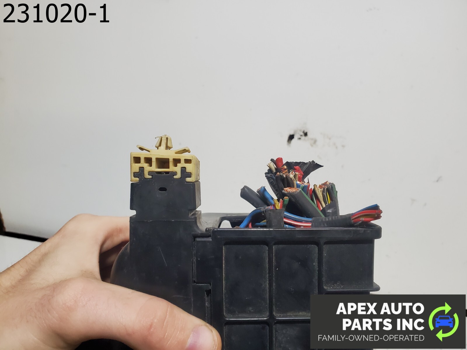 OEM Lexus ES300 2000 Fuse Box Engine Bay - Image 9