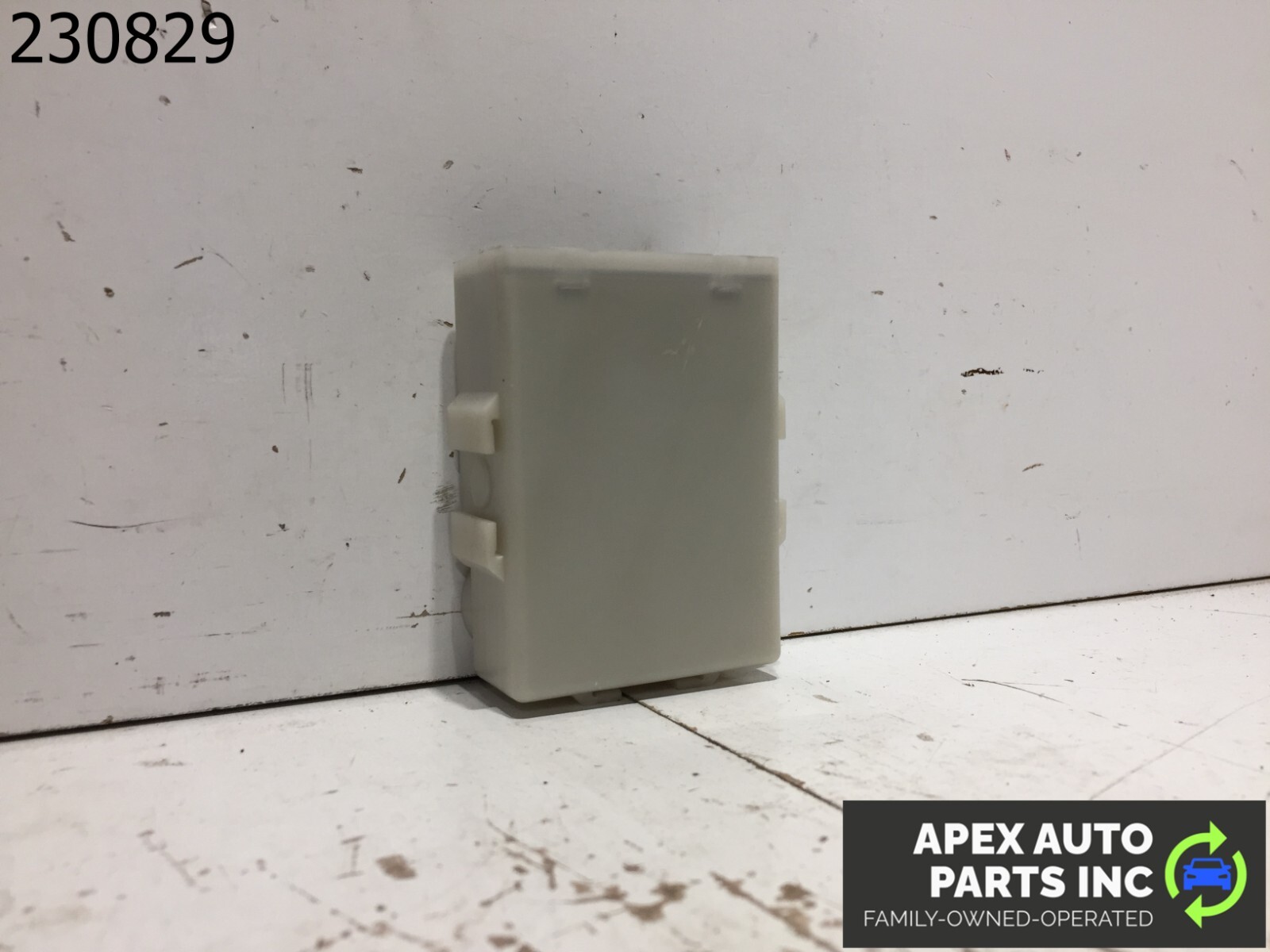 02 INFINITI Q45 - SHIFT LOCK CONTROL MODULE 28540AR205 - Image 3