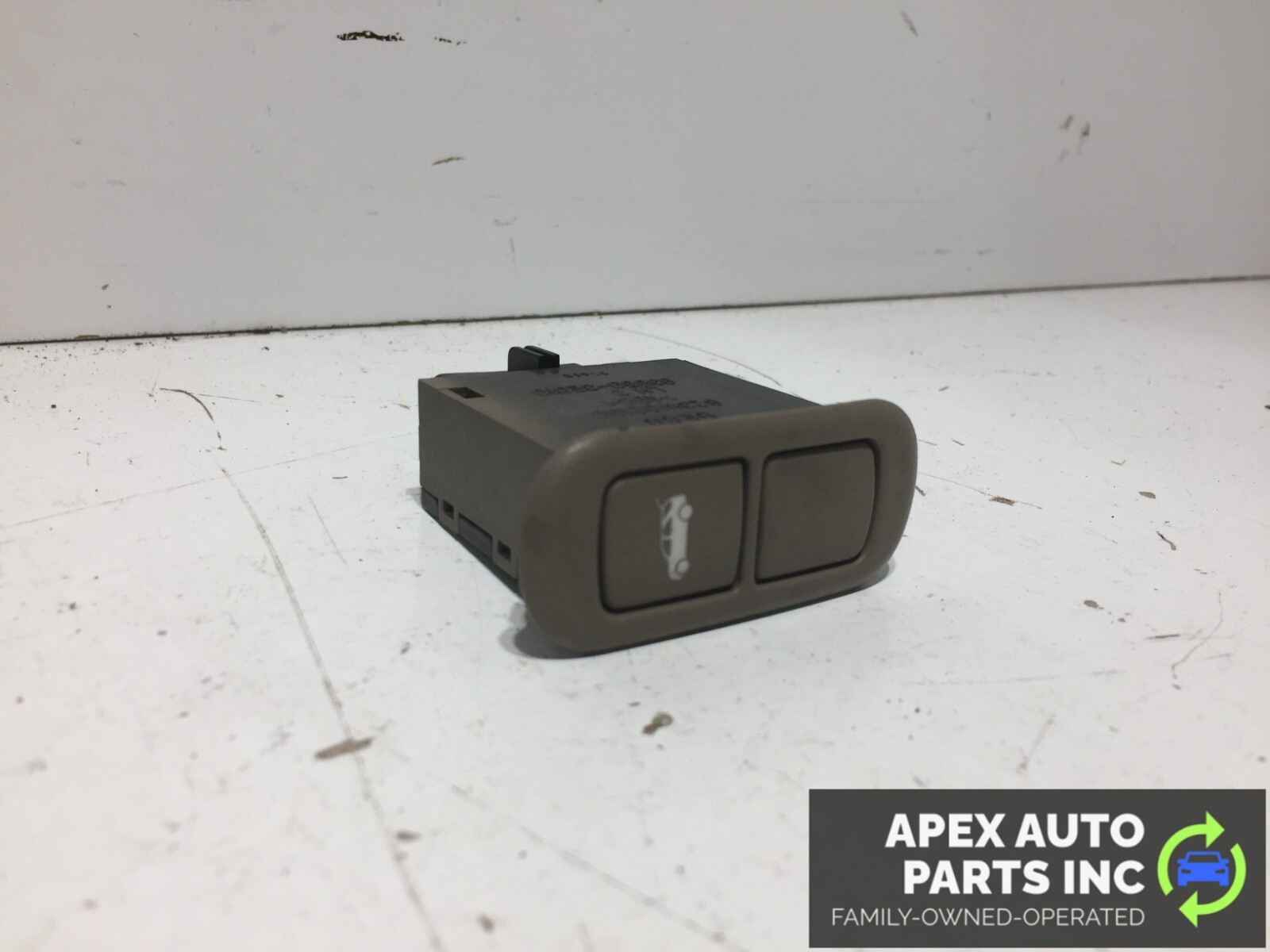 03-06 Kia Sorento Power Trunk Liftgate Tailgate Switch Button OEM 93550-3E010 - Image 3