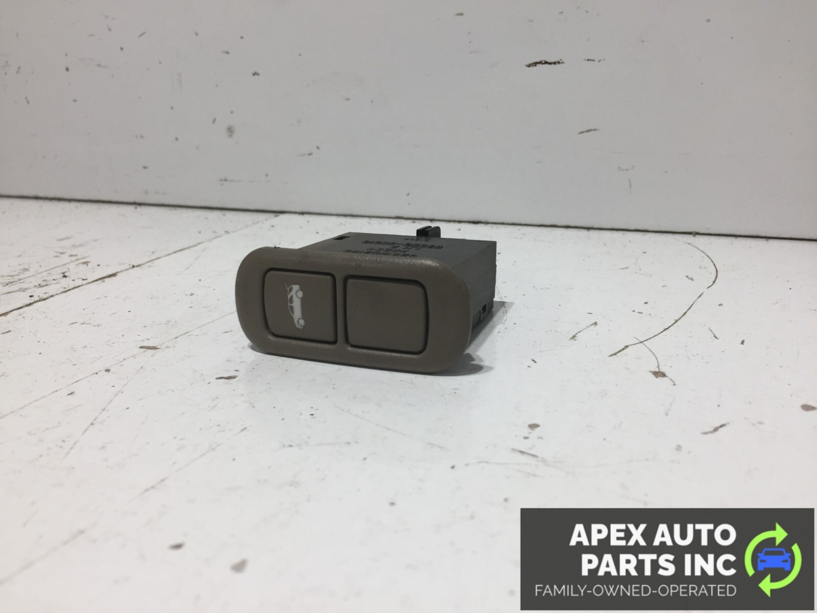 03-06 Kia Sorento Power Trunk Liftgate Tailgate Switch Button OEM 93550-3E010 - Image 4