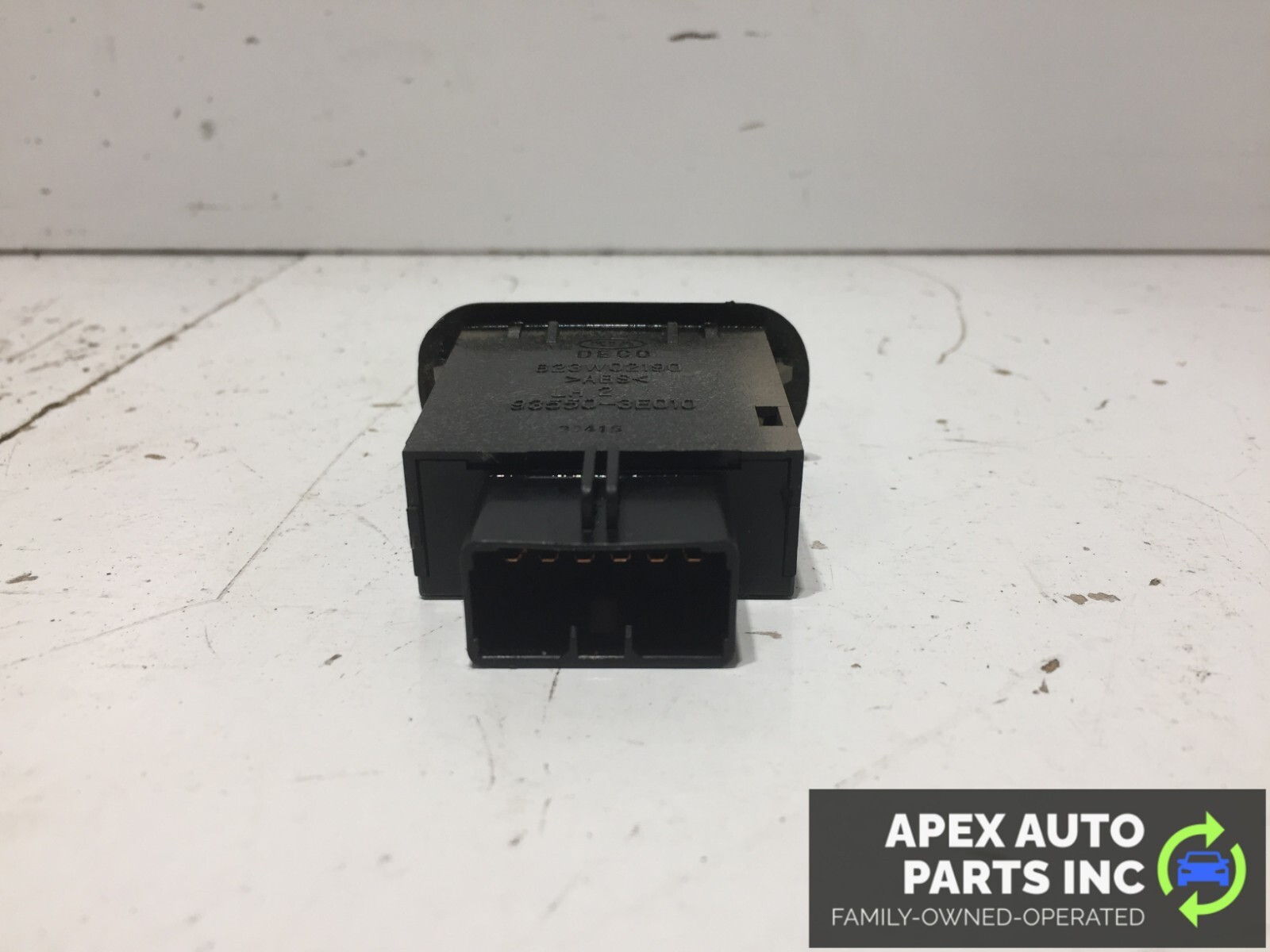 03-06 Kia Sorento Power Trunk Liftgate Tailgate Switch Button OEM 93550-3E010 - Image 5