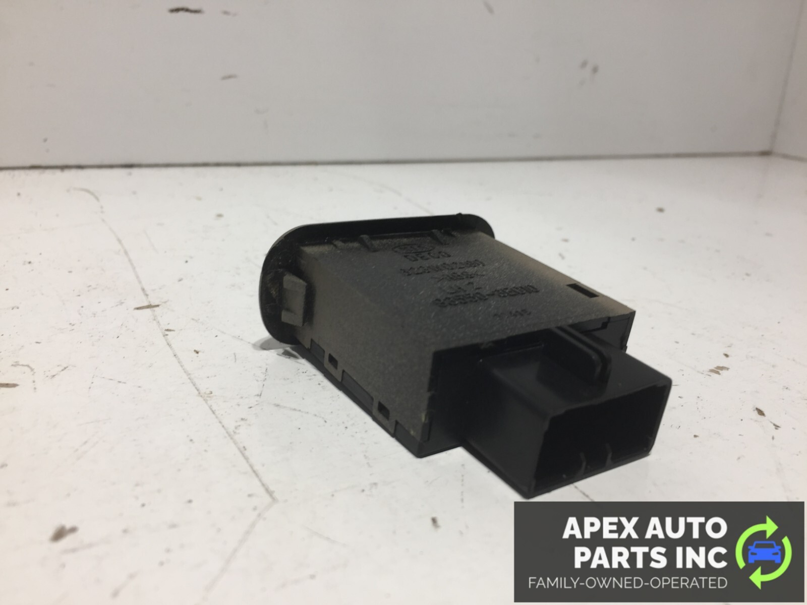 03-06 Kia Sorento Power Trunk Liftgate Tailgate Switch Button OEM 93550-3E010 - Image 6