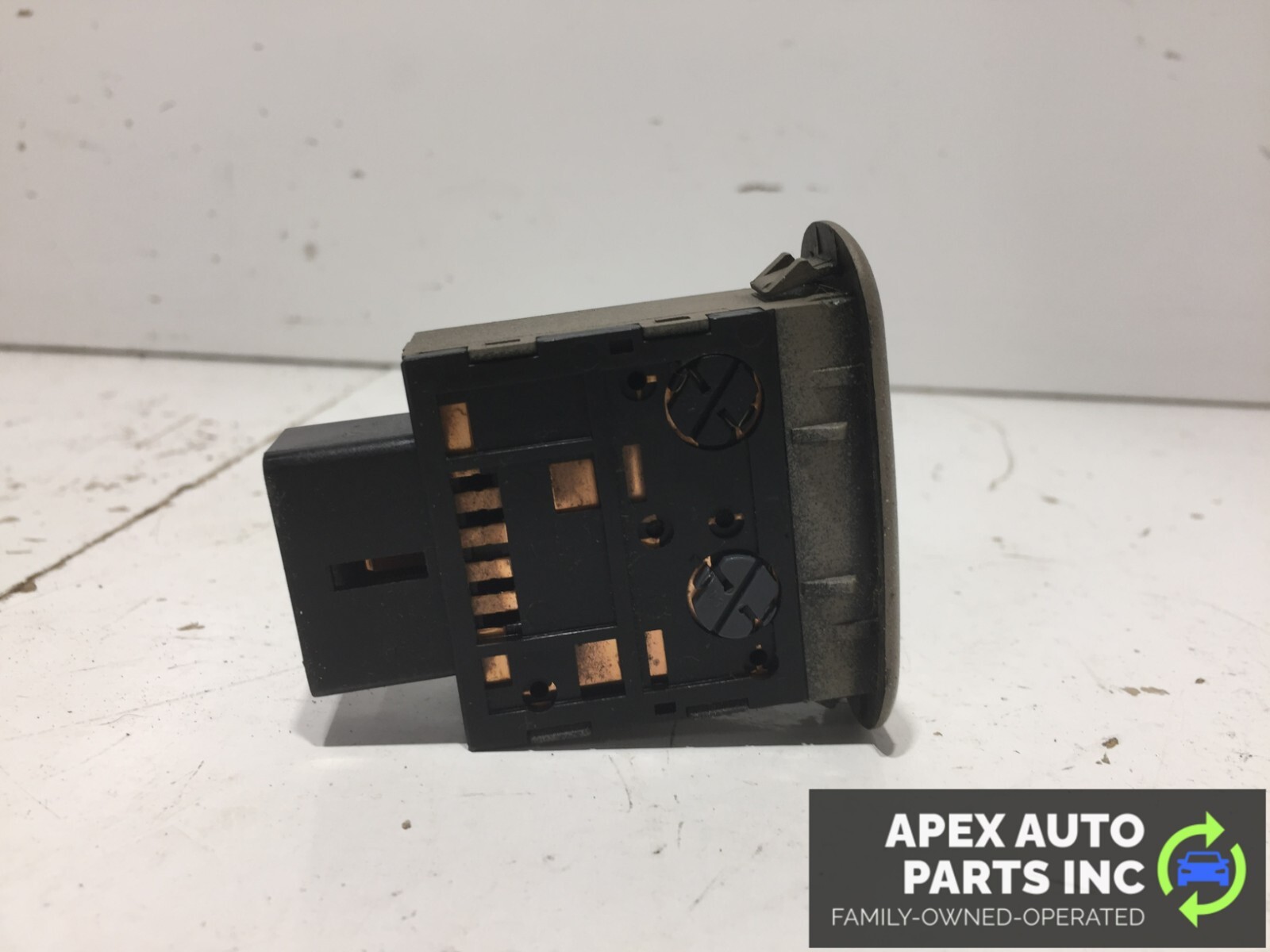 03-06 Kia Sorento Power Trunk Liftgate Tailgate Switch Button OEM 93550-3E010 - Image 8