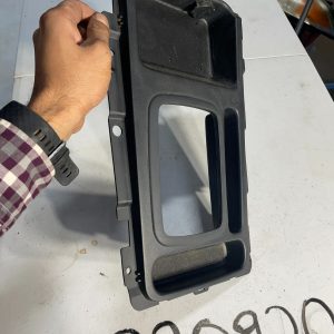 2003-2006 KIA SORENTO CENTER CONSOLE SHIFT BEZEL TRAY TRIM OEM 84621-3E070