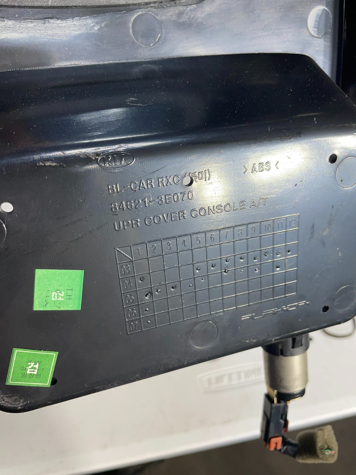 2003-2006 KIA SORENTO CENTER CONSOLE SHIFT BEZEL TRAY TRIM OEM 84621-3E070 - Image 5