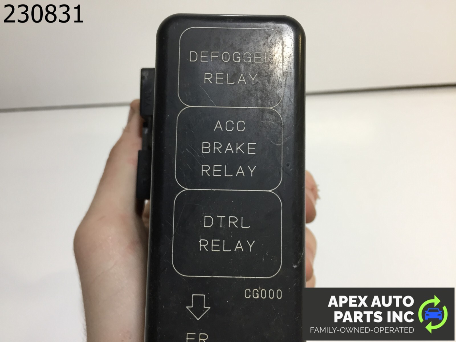 2004 - 06 INFINITI FX45 DEFOGGER ACC BRAKE DTRL RELAY FUSE BOX OEM USED - Image 9