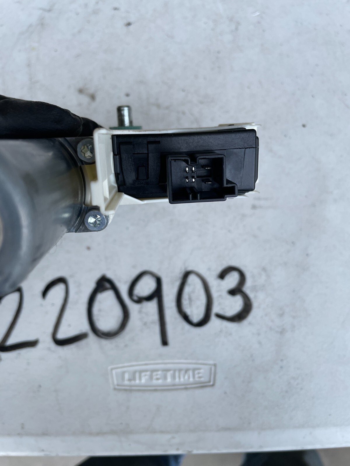 2007-2009 AUDI Q7 RIGHT or Left FRONT DOOR WINDOW MOTOR OEM 4L0959802B - Image 4