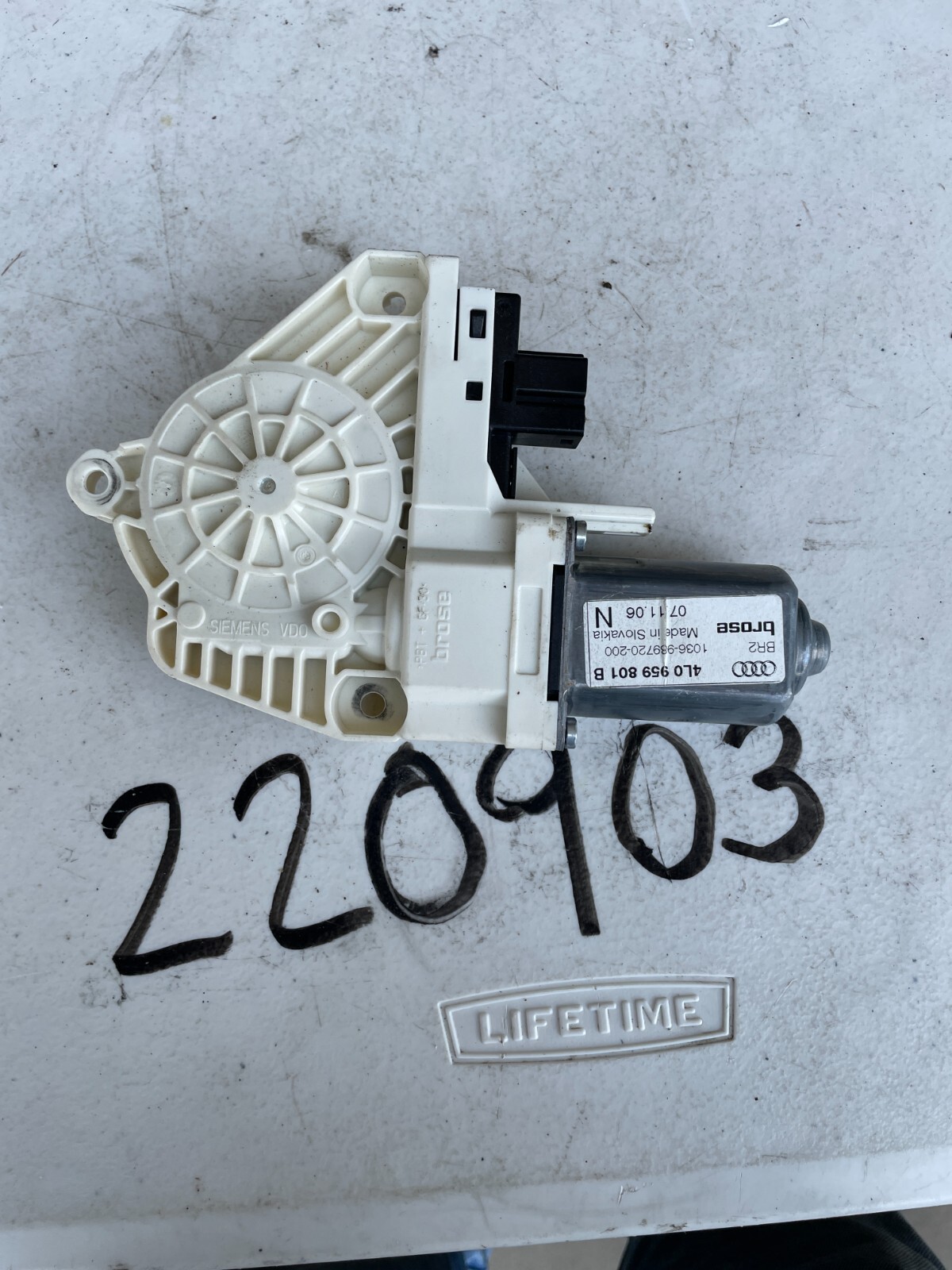 2007-2009 AUDI Q7 RIGHT or Left FRONT DOOR WINDOW MOTOR OEM 4L0959802B - Image 8