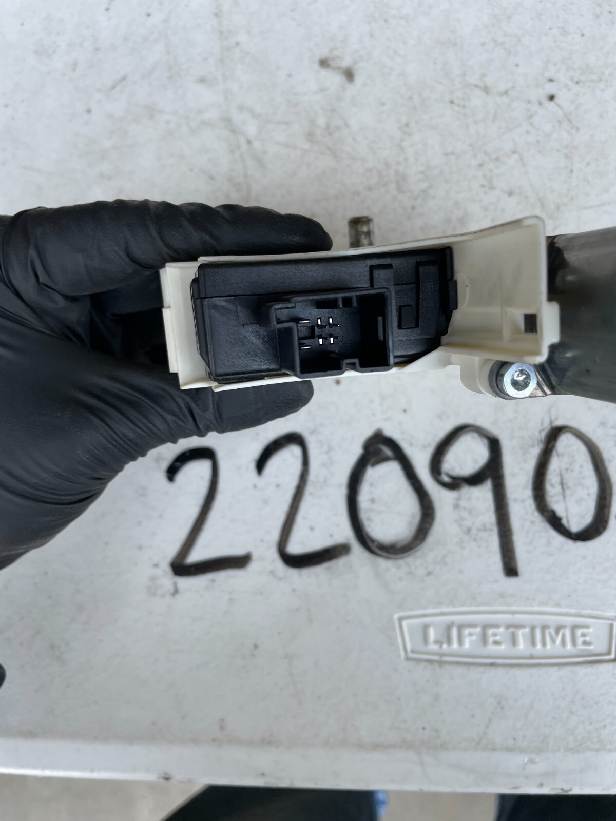 2007-2009 AUDI Q7 RIGHT or Left FRONT DOOR WINDOW MOTOR OEM 4L0959802B - Image 9