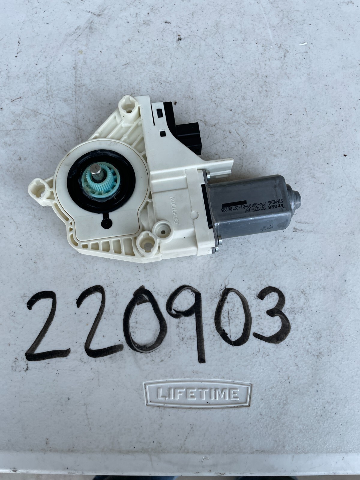 2007-2009 AUDI Q7 RIGHT or Left FRONT DOOR WINDOW MOTOR OEM 4L0959802B