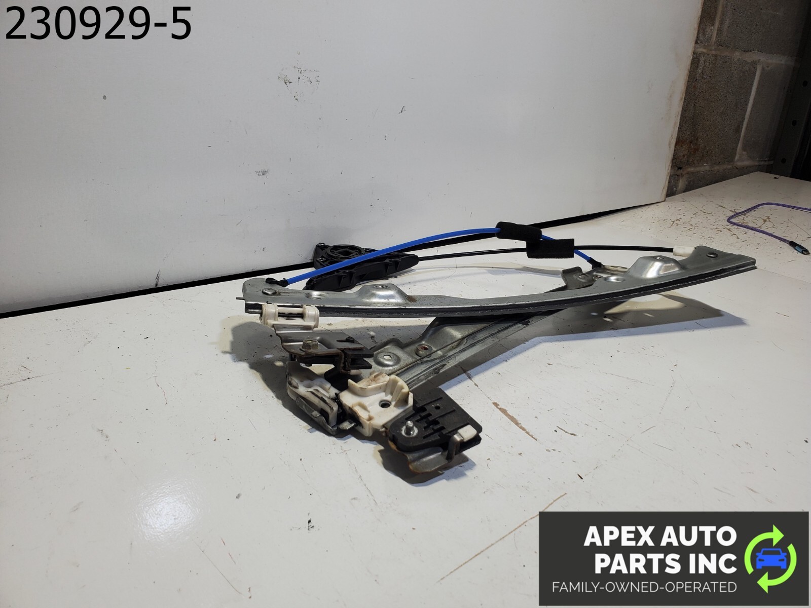 2009-2013 Infiniti G37 Sedan Front Left Window Regulator Track OEM 09-13 - Image 7