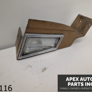 OEM 1981 Buick Riviera 5.0L REAR LICENSE PLATE LIGHT LENS HOUSING