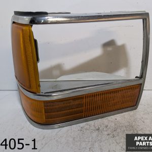 OEM 1989-1992 Ford Bronco II 2.9L RIGHT HEAD LIGHT BEZEL TRIM W/TURN SIGNAL