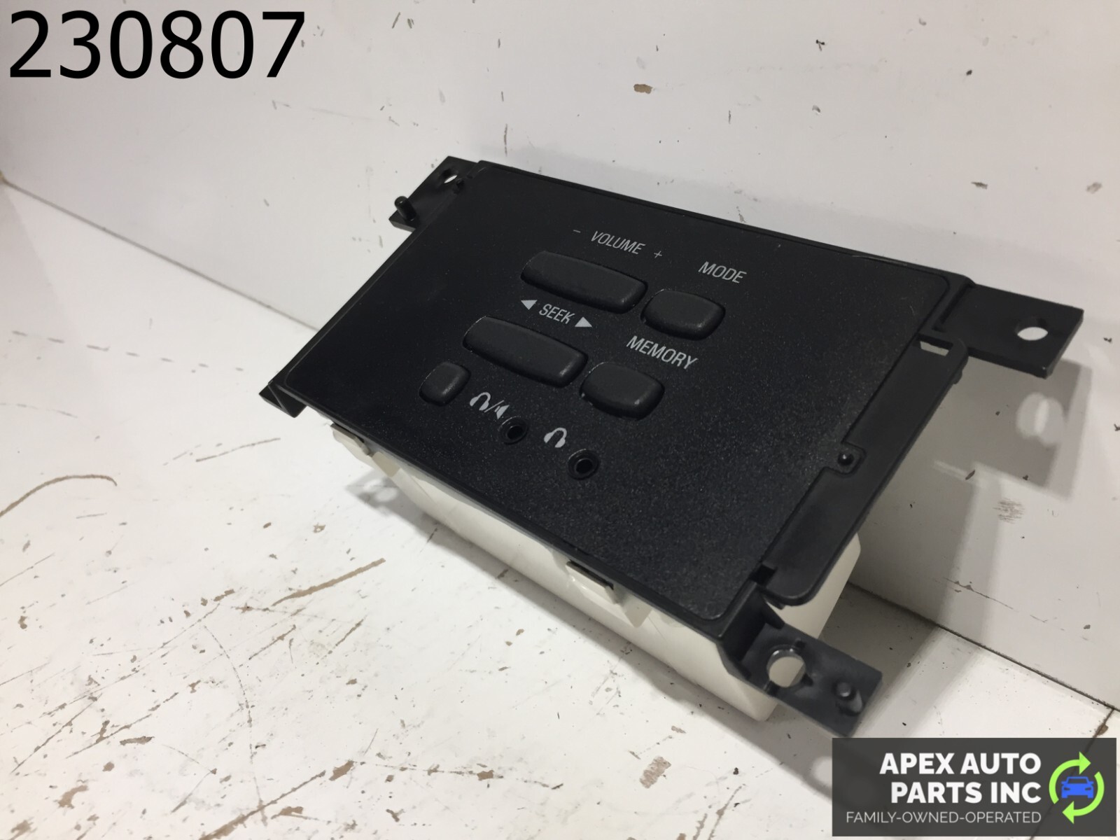 OEM 2003-2006 Ford Expedition Rear Radio Audio Headphone Control - Image 4