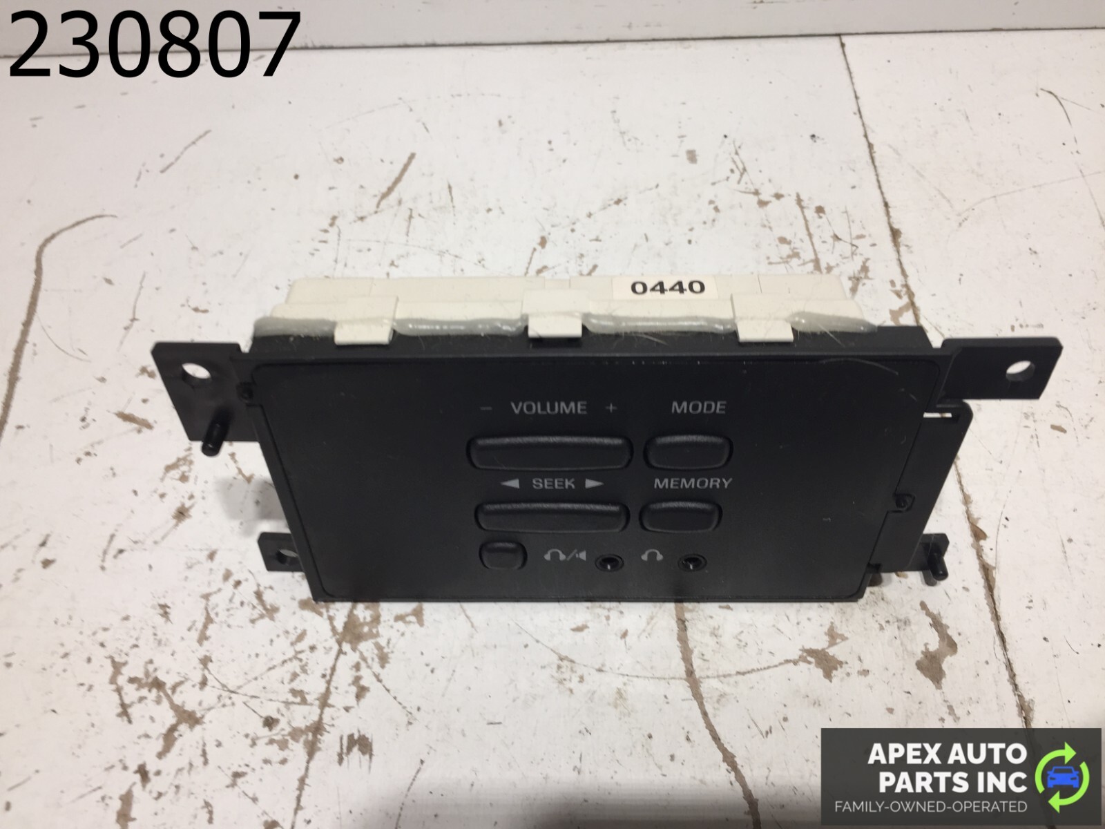 OEM 2003-2006 Ford Expedition Rear Radio Audio Headphone Control - Image 5