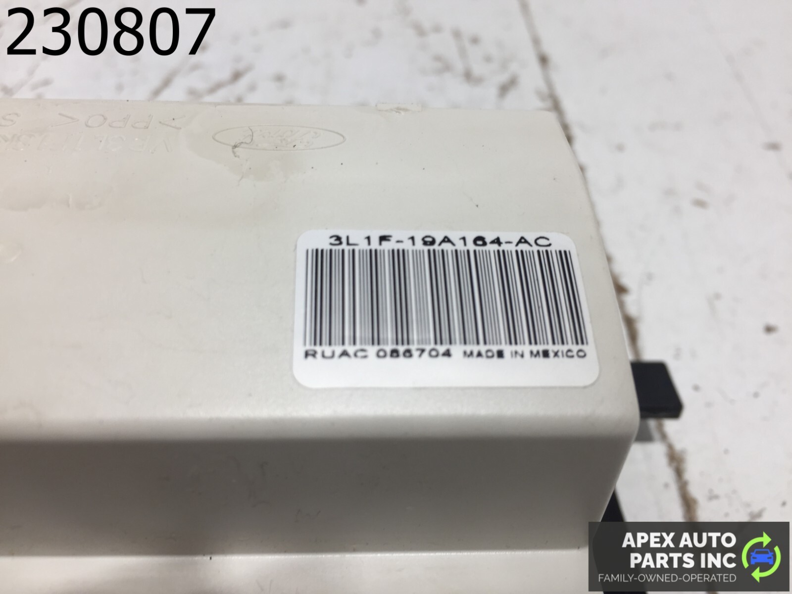 OEM 2003-2006 Ford Expedition Rear Radio Audio Headphone Control - Image 7