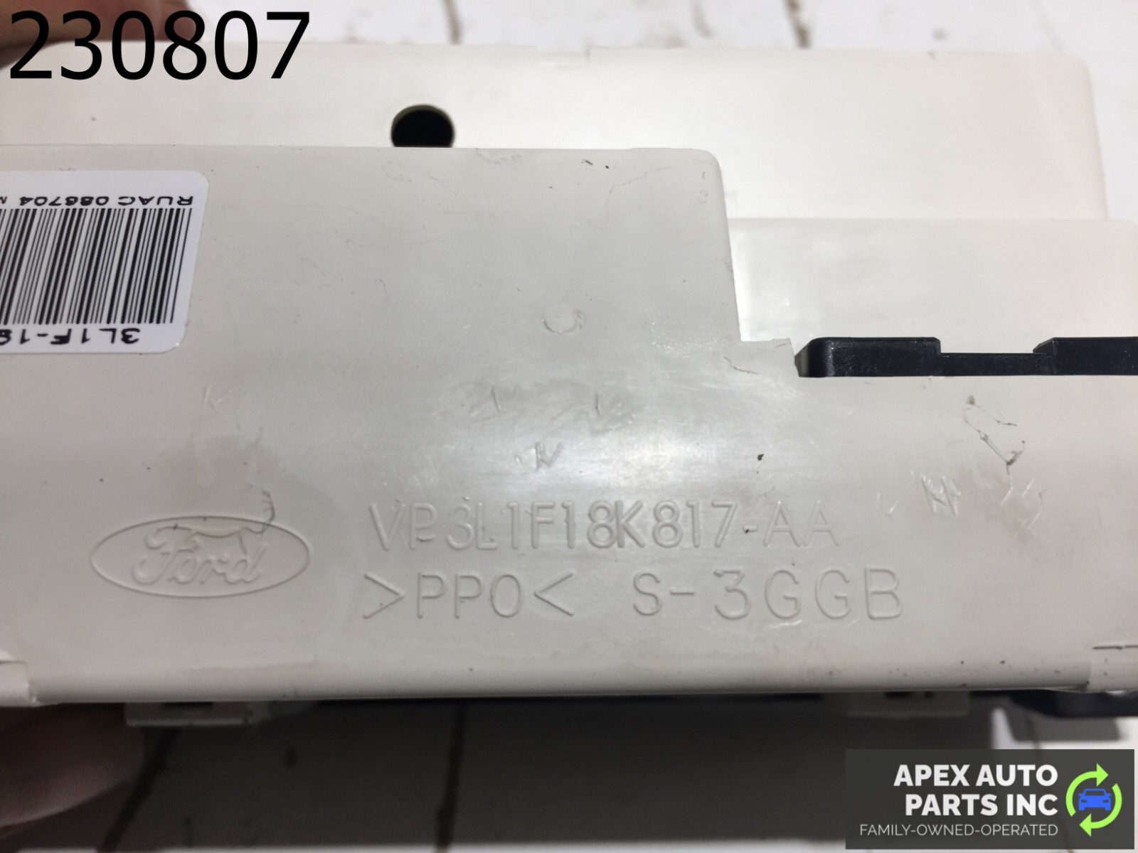 OEM 2003-2006 Ford Expedition Rear Radio Audio Headphone Control - Image 8