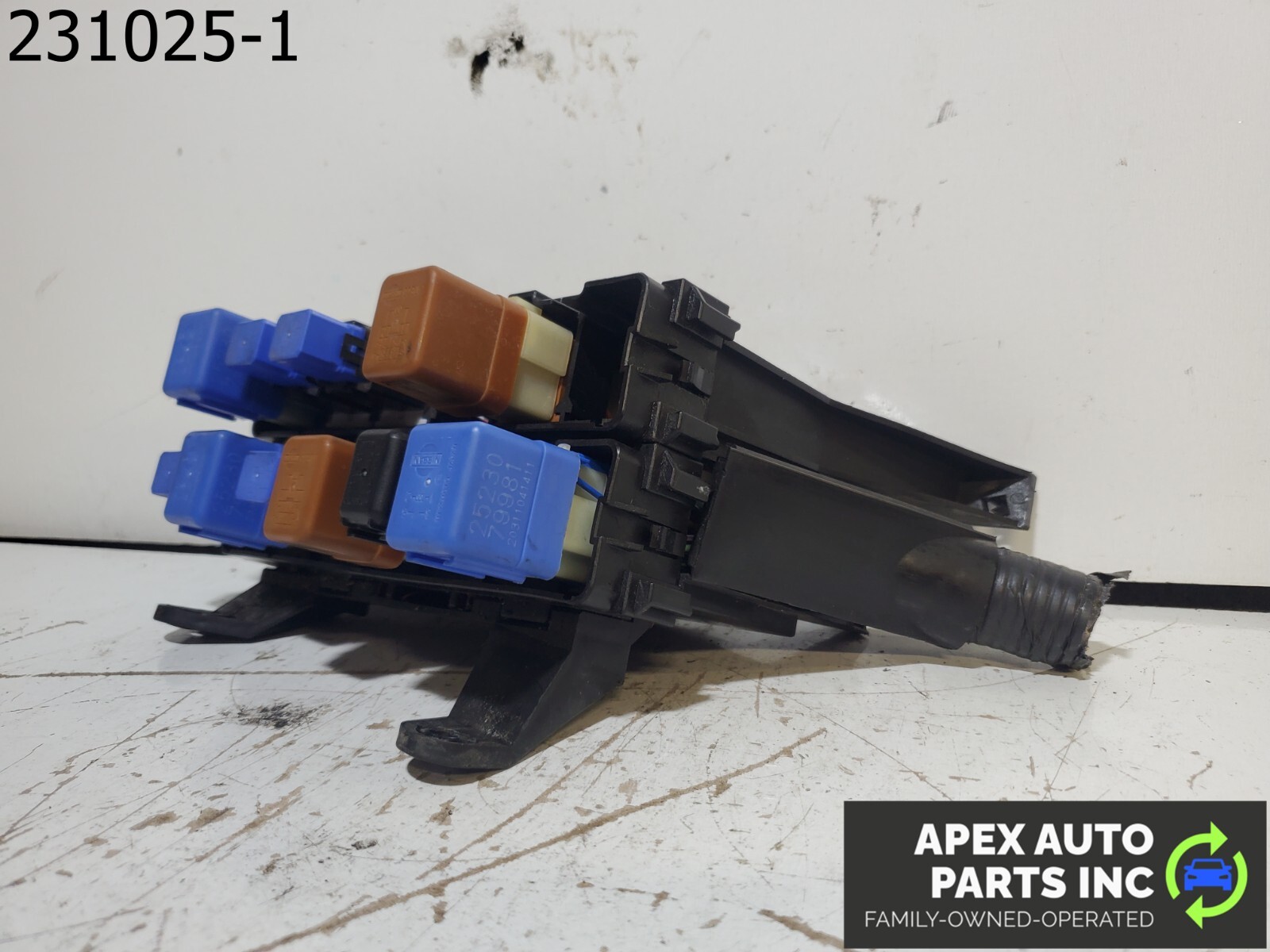 OEM 2004 Infiniti I35 Fusebox Fuse Box Relay Module 7154-3054 - Image 3