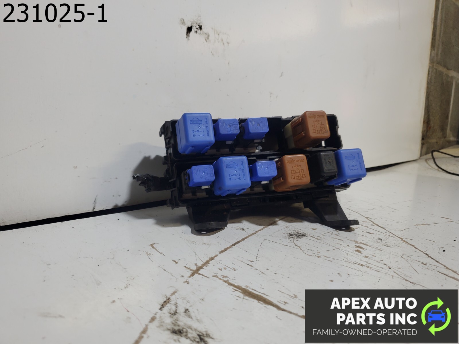 OEM 2004 Infiniti I35 Fusebox Fuse Box Relay Module 7154-3054 - Image 4