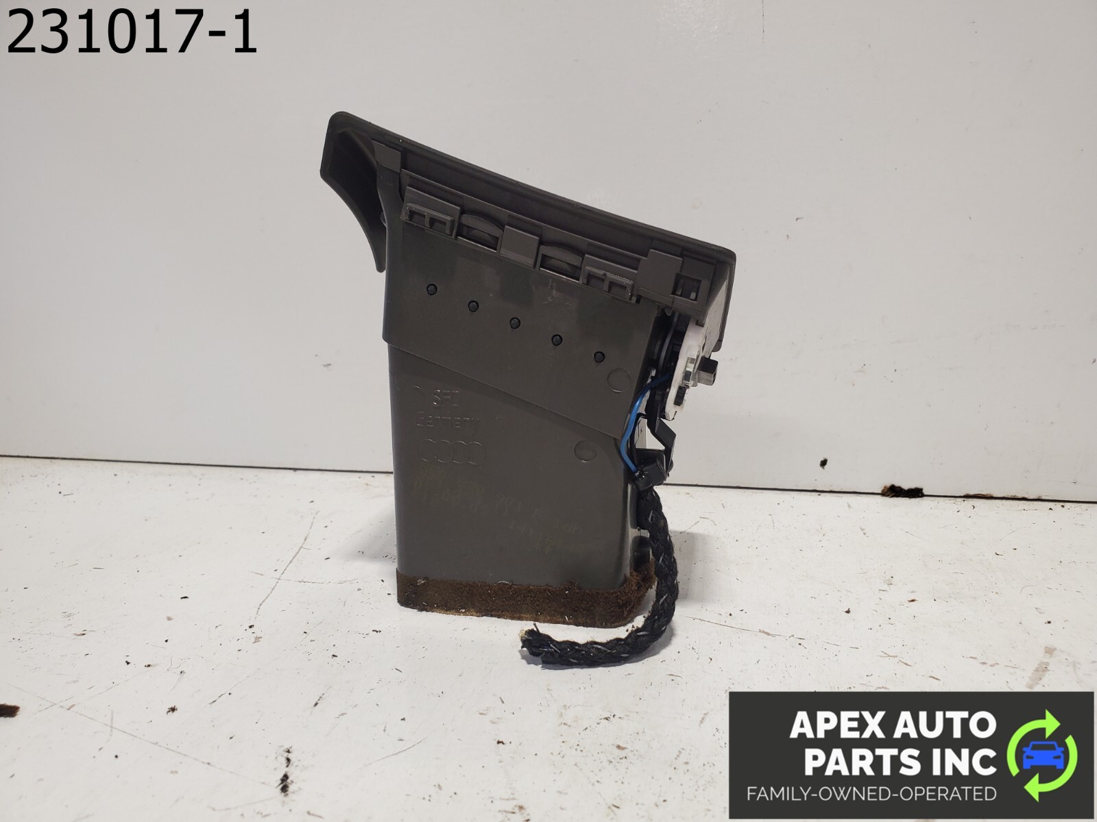 OEM 2008 Audi A4 4E0820952 Dash Center Air Vent Grill - Image 8