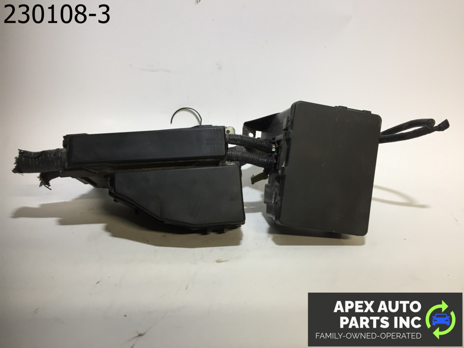 OEM 2014 Infiniti QX60 Engine Bay Left Driver Fuse Box