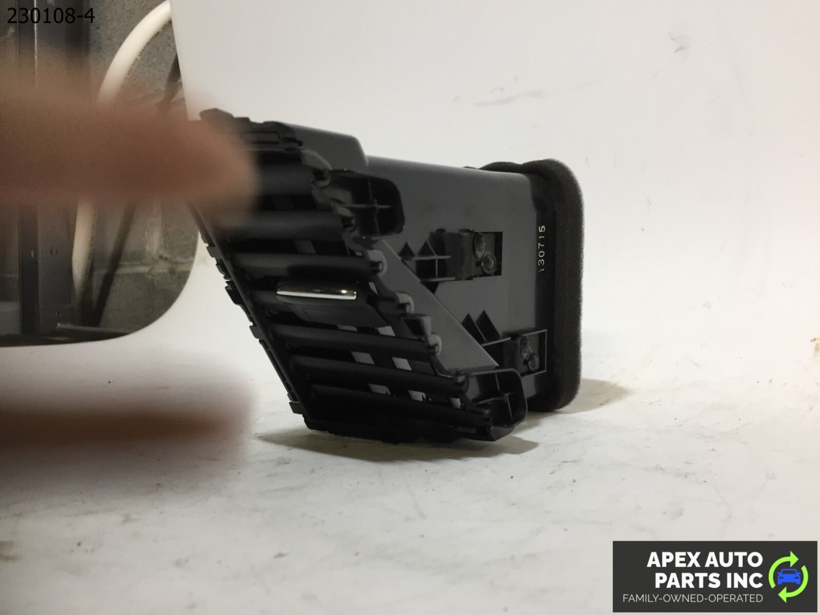 OEM 2014 Infiniti QX60 FRONT DASH CENTER LEFT SIDE AC AIR VENT GRILL - Image 4