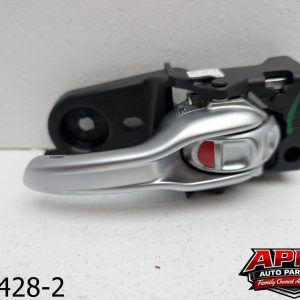 OEM 2014 Jeep Cherokee 2.4L Interior Door Handle Right
