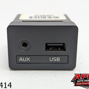 OEM 2014 Kia Sorento 2.4L XM AUX IPOD USB PORT SOCKET