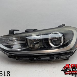 OEM 2018 Hyundai Elantra 2.0L HALOGEN HEADLIGHT LEFT SIDE LH
