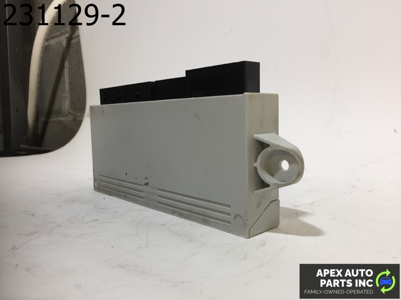 OEM BMW 745Li 2003 Front Seat Control Module - Image 4