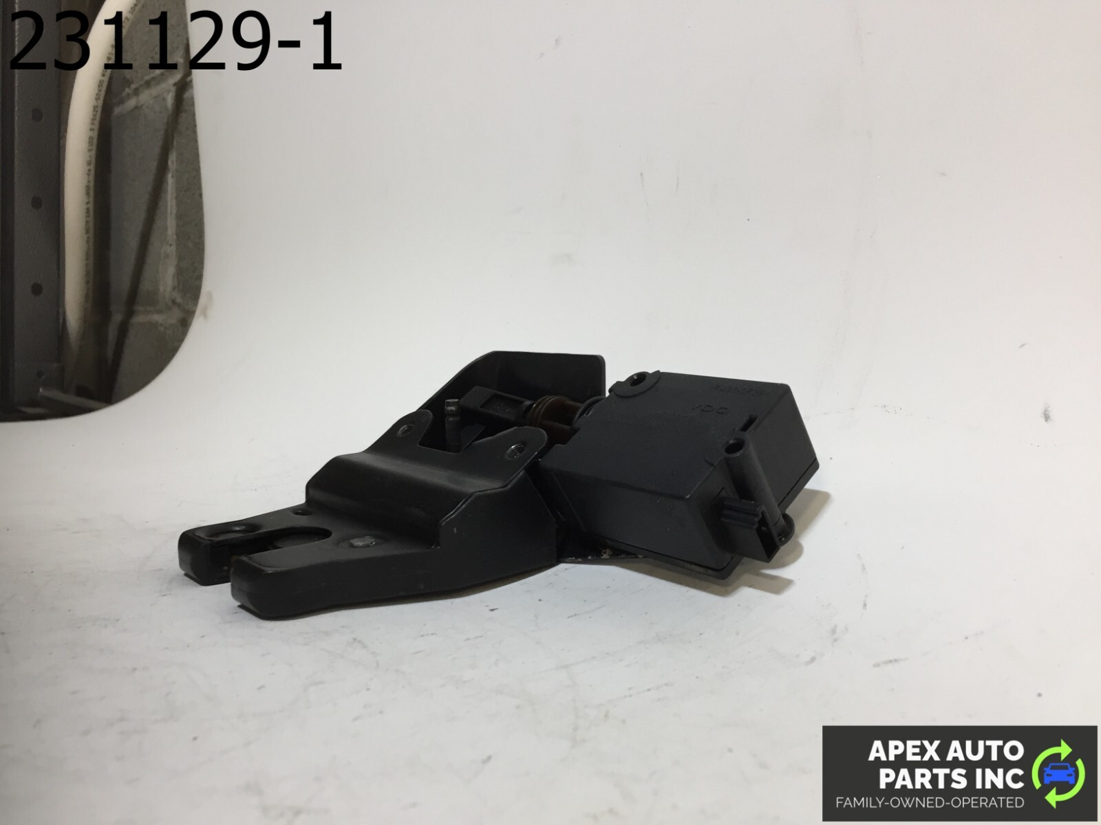 OEM BMW 745Li 2003 Rear Trunk Deck Lid Lock Latch Actuator - Image 7
