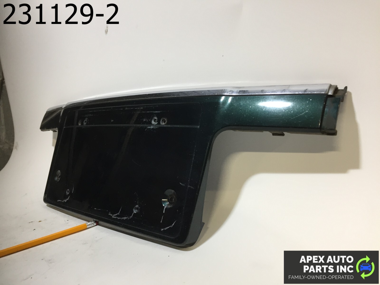 OEM BMW 745Li 2003 TRUNK LID LICENSE PLATE HOLDER TRIM MOLDING 515A - Image 4