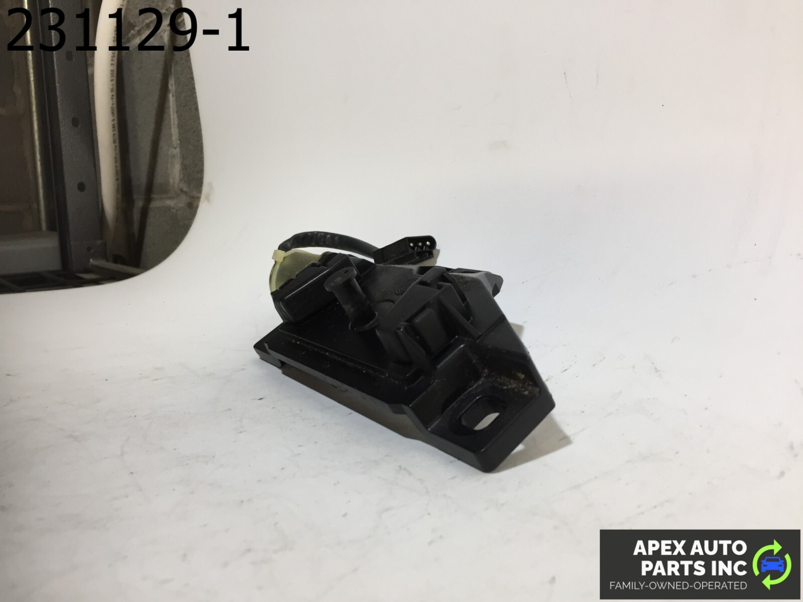 OEM BMW 745Li 2003 Trunk Lid Closer Actuator Lock Drive Motor - Image 4