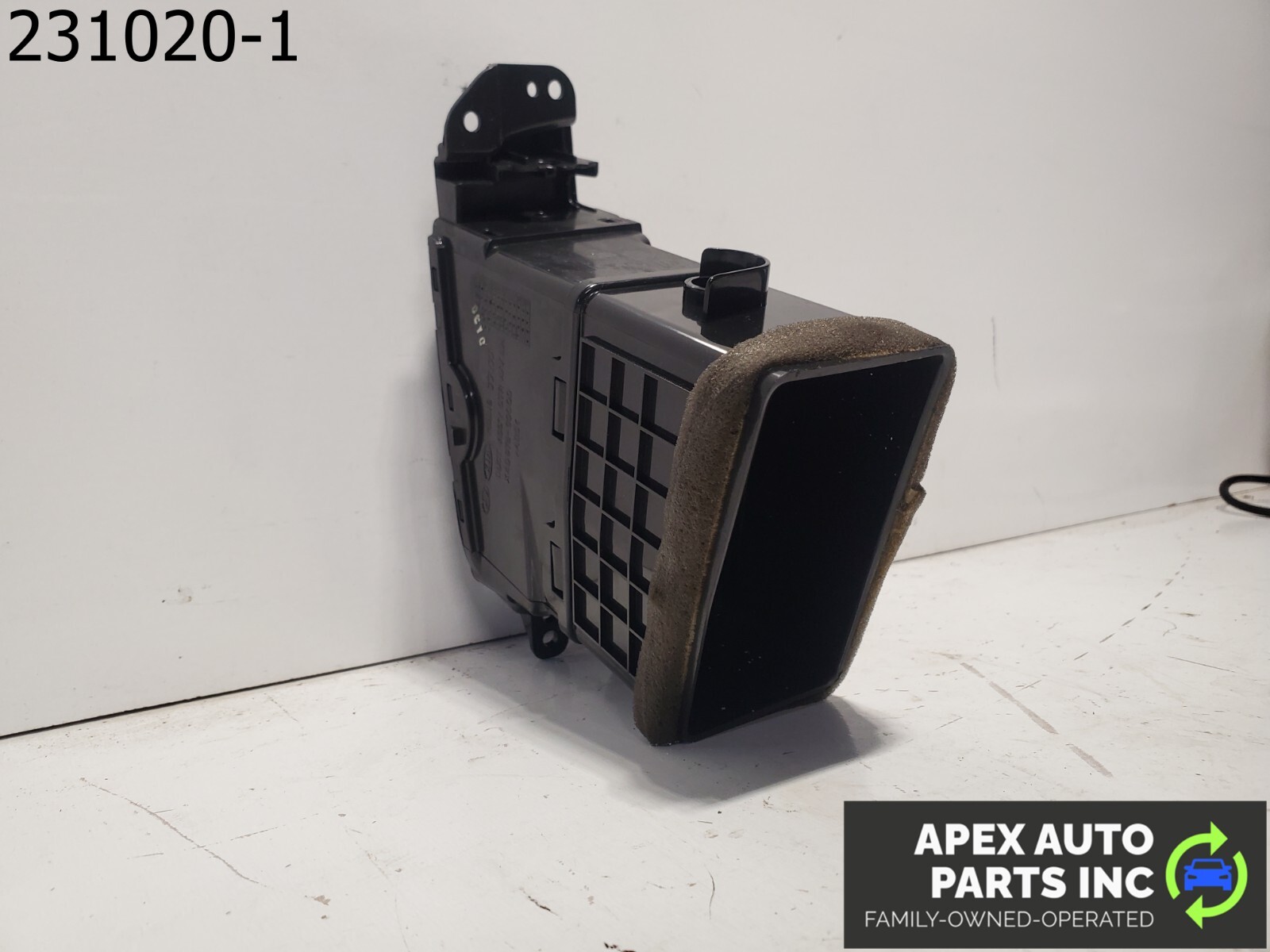 OEM Kia Sedona 08 Front Left Driver Center Dash A/C Air Vent Grille OEM - Image 7