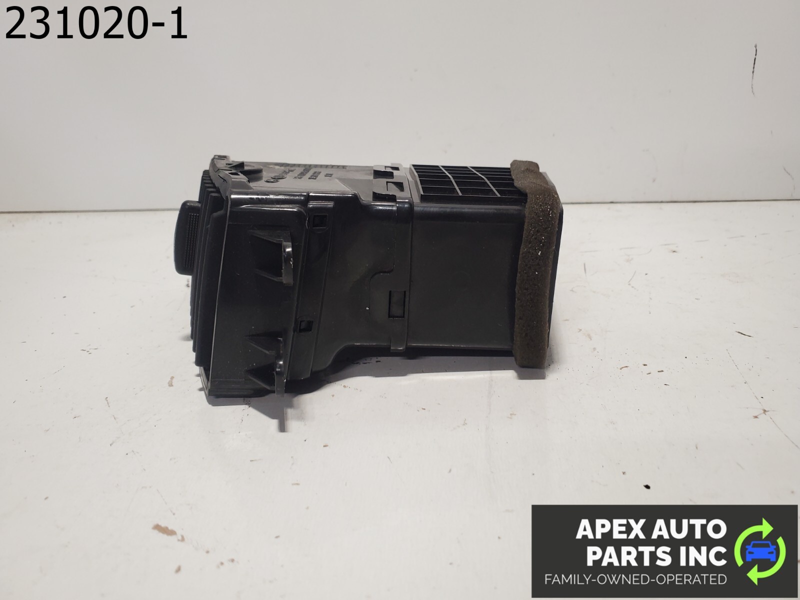 OEM Kia Sedona 08 Front Left Driver Center Dash A/C Air Vent Grille OEM - Image 9