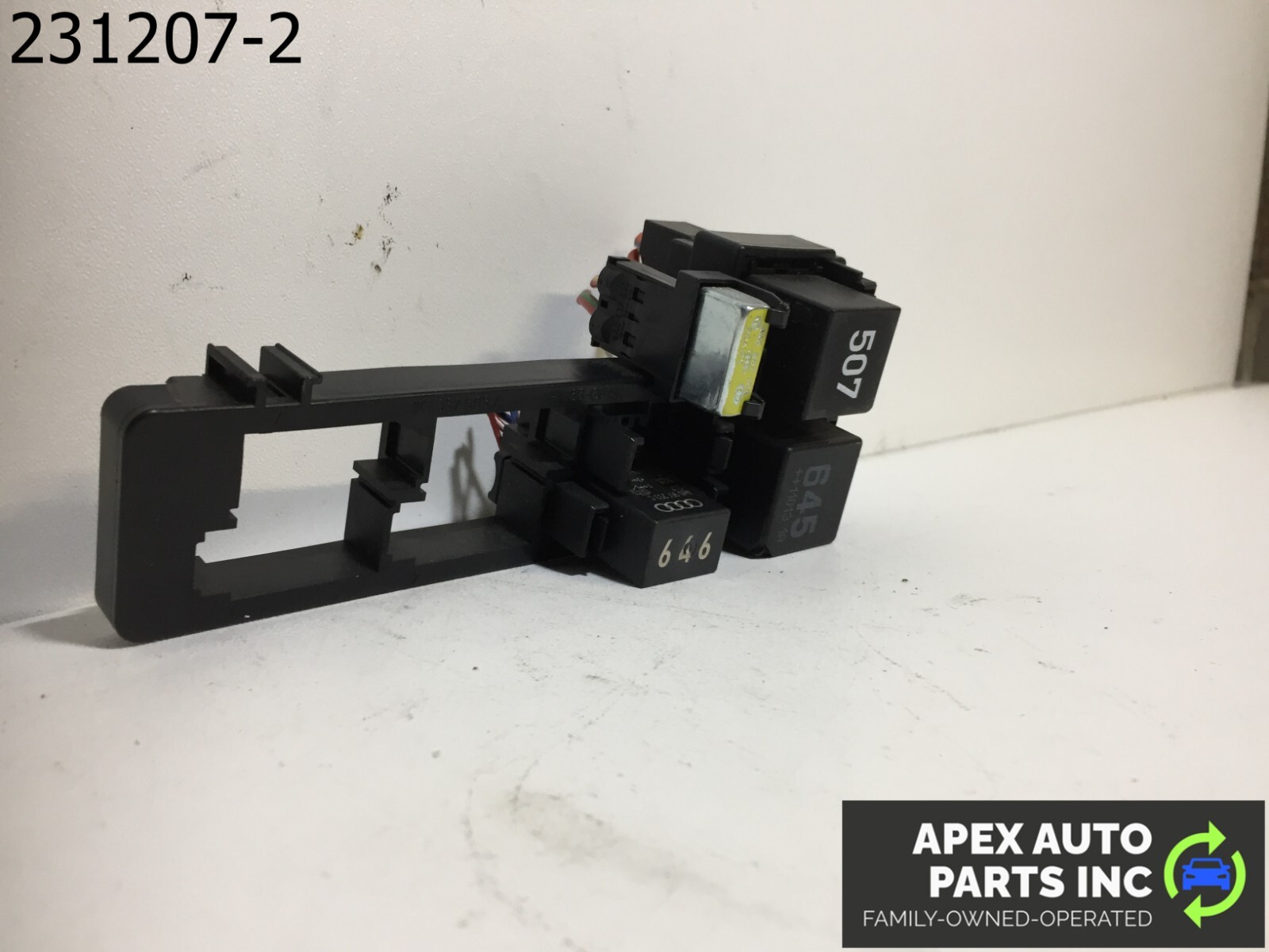 OEM Volkswagen CC 2012 fuse relay box mounting bracket 1K1937503A - Image 3