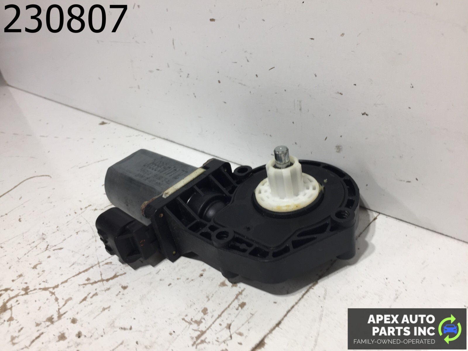 03-06 FORD EXPEDITION RIGHT REAR PASSENGER SIDE WINDOW MOTOR OEM 2L1414A366AC - Image 4