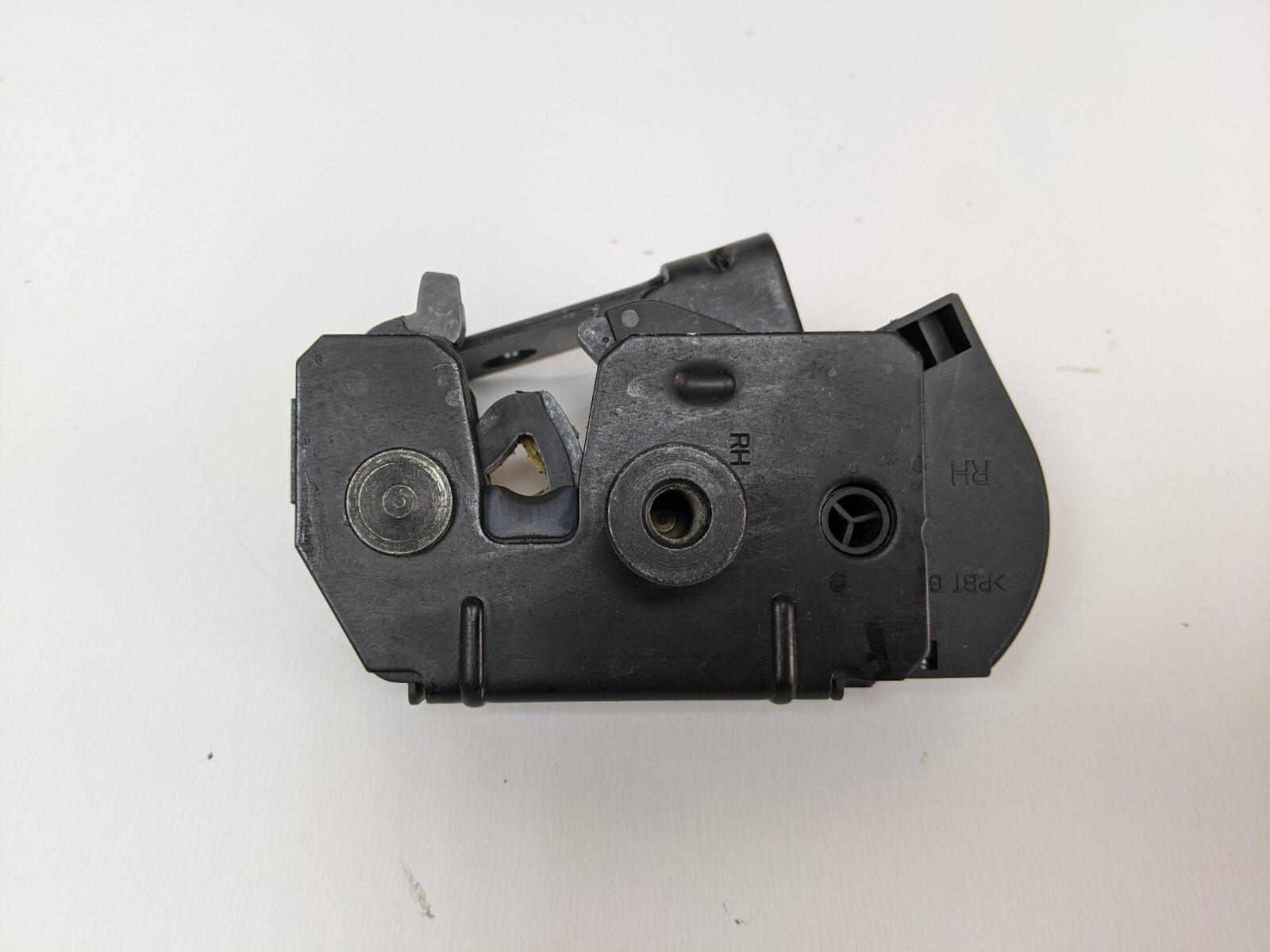 03-14 VOLVO XC90 REAR TAILGATE RIGHT PASSENGER SIDE LOCK LATCH OEM 30649107 - Image 3