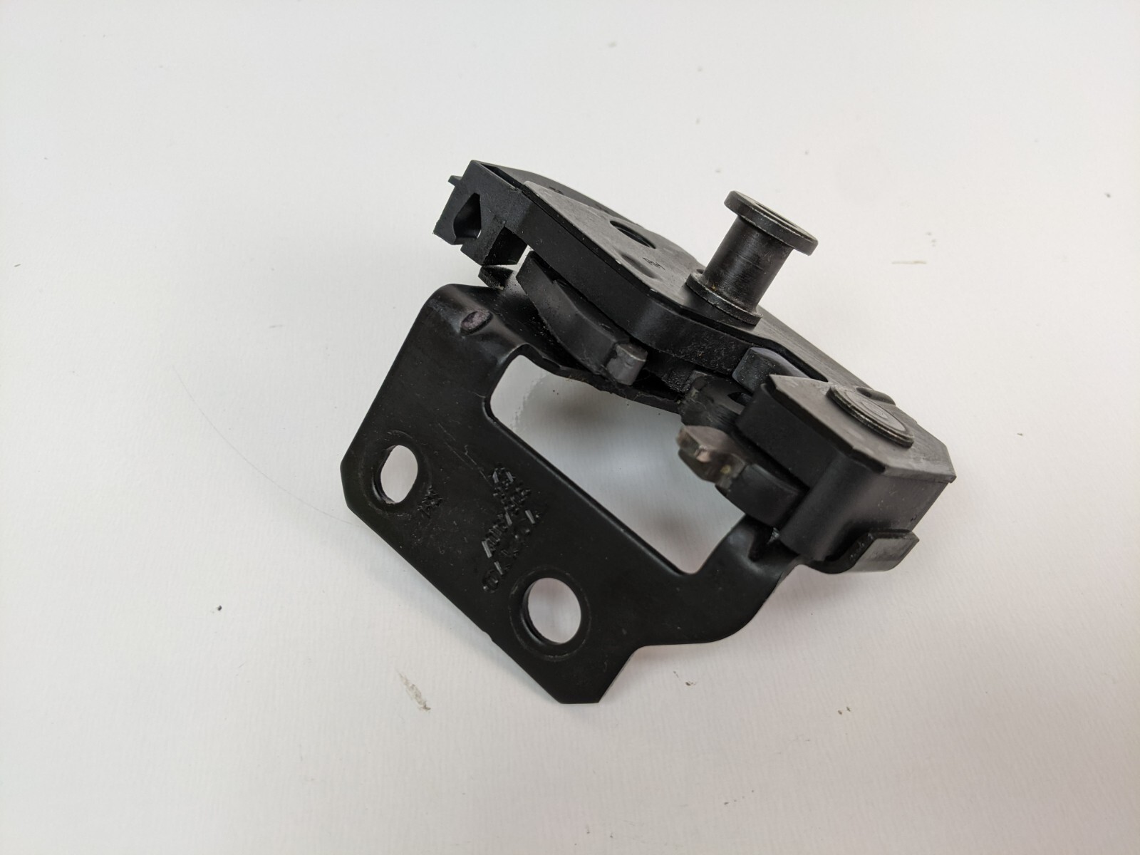 03-14 VOLVO XC90 REAR TAILGATE RIGHT PASSENGER SIDE LOCK LATCH OEM 30649107 - Image 4