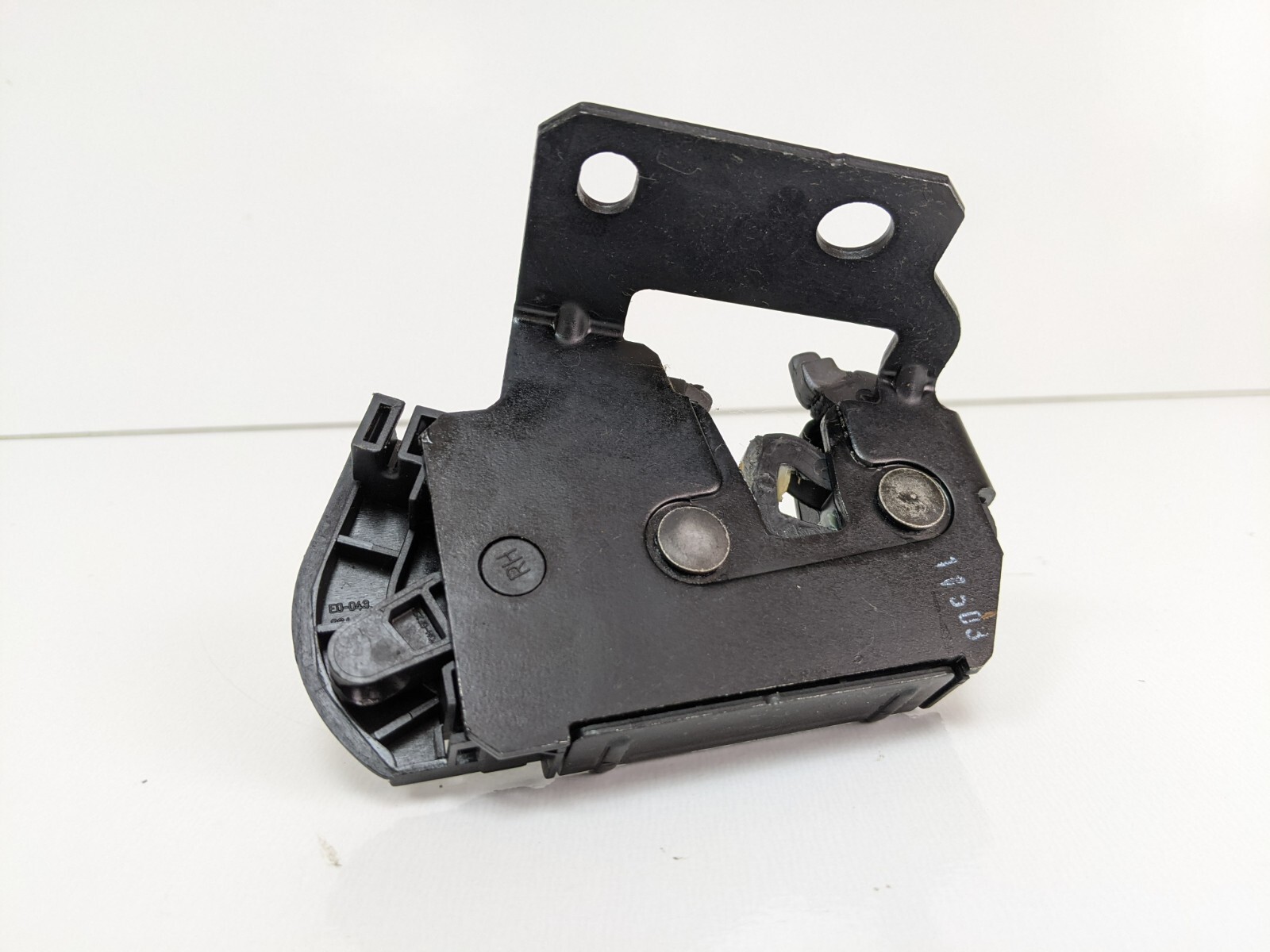 03-14 VOLVO XC90 REAR TAILGATE RIGHT PASSENGER SIDE LOCK LATCH OEM 30649107 - Image 5