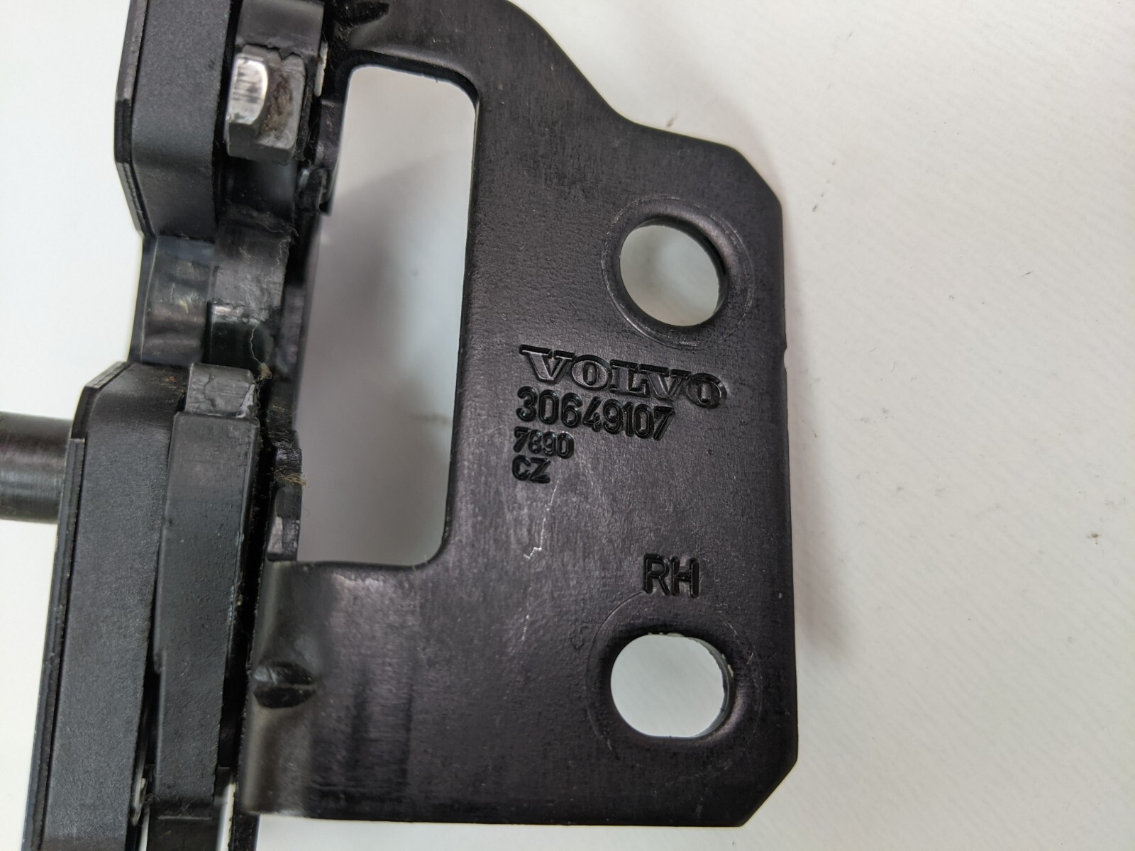 03-14 VOLVO XC90 REAR TAILGATE RIGHT PASSENGER SIDE LOCK LATCH OEM 30649107 - Image 7