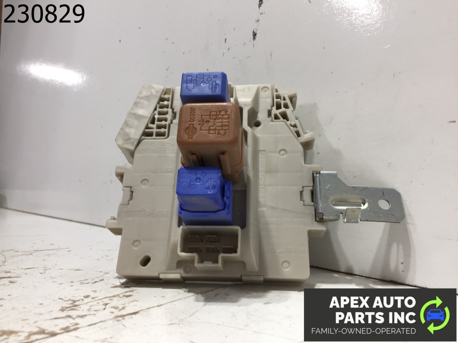 2002 INFINITI Q45 PASSENGER/RIGHT SIDE INTERIOR FUSE BOX OEM - Image 4