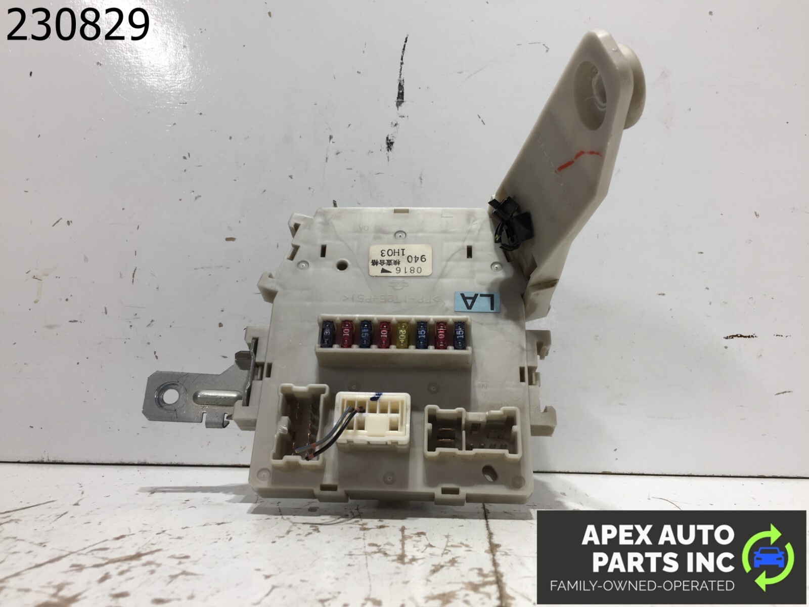 2002 INFINITI Q45 PASSENGER/RIGHT SIDE INTERIOR FUSE BOX OEM - Image 5