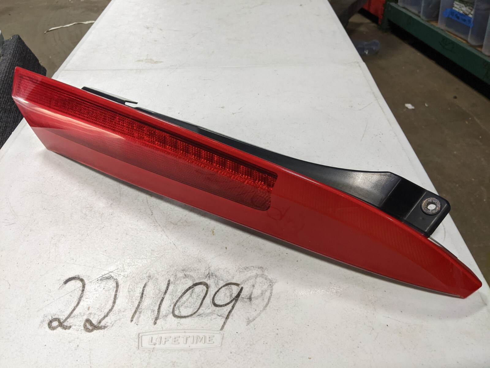 2003 2004 2005 2006 VOLVO XC90 Passenger Right RH Tail Light Lamp OEM 30678221