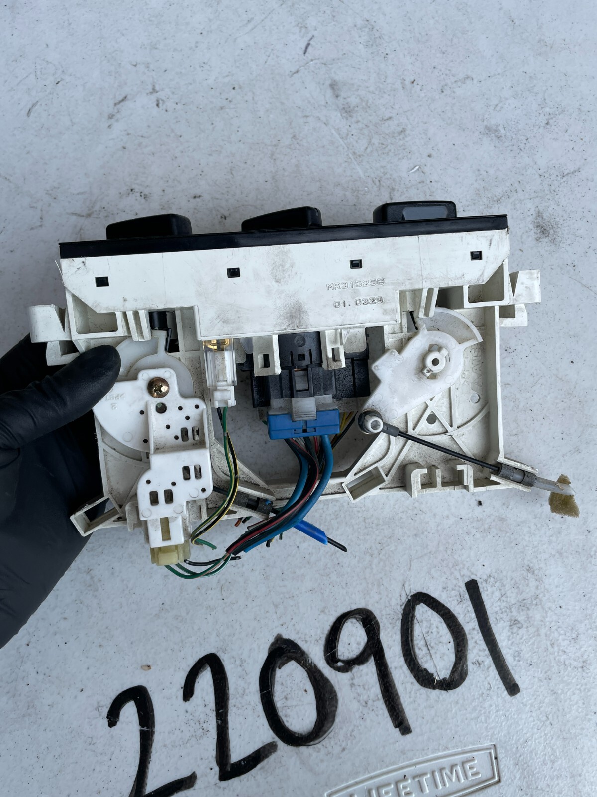 OEM 00-05 Mitsubishi Eclipse Spyder Temperature Climate Control Manual Switches - Image 7