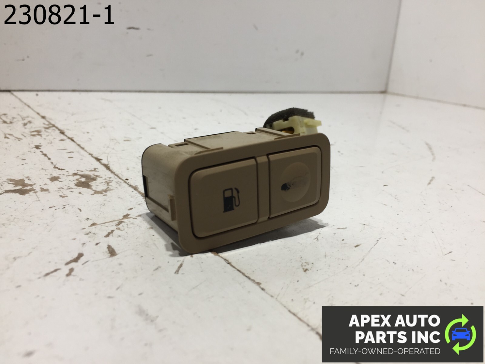 OEM 11 - 14 HYUNDAI SONATA TRUNK LID GAS FUEL TANK RELEASE SWITCH - Image 3