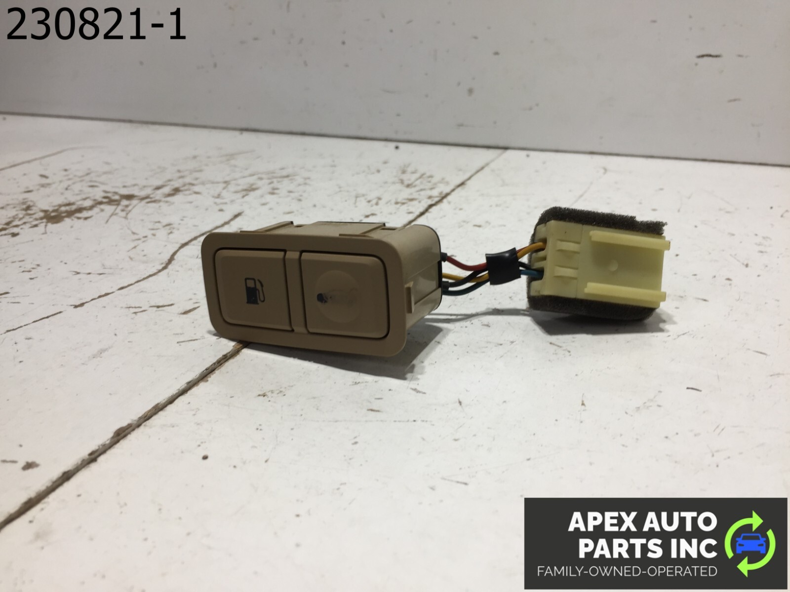 OEM 11 - 14 HYUNDAI SONATA TRUNK LID GAS FUEL TANK RELEASE SWITCH - Image 4