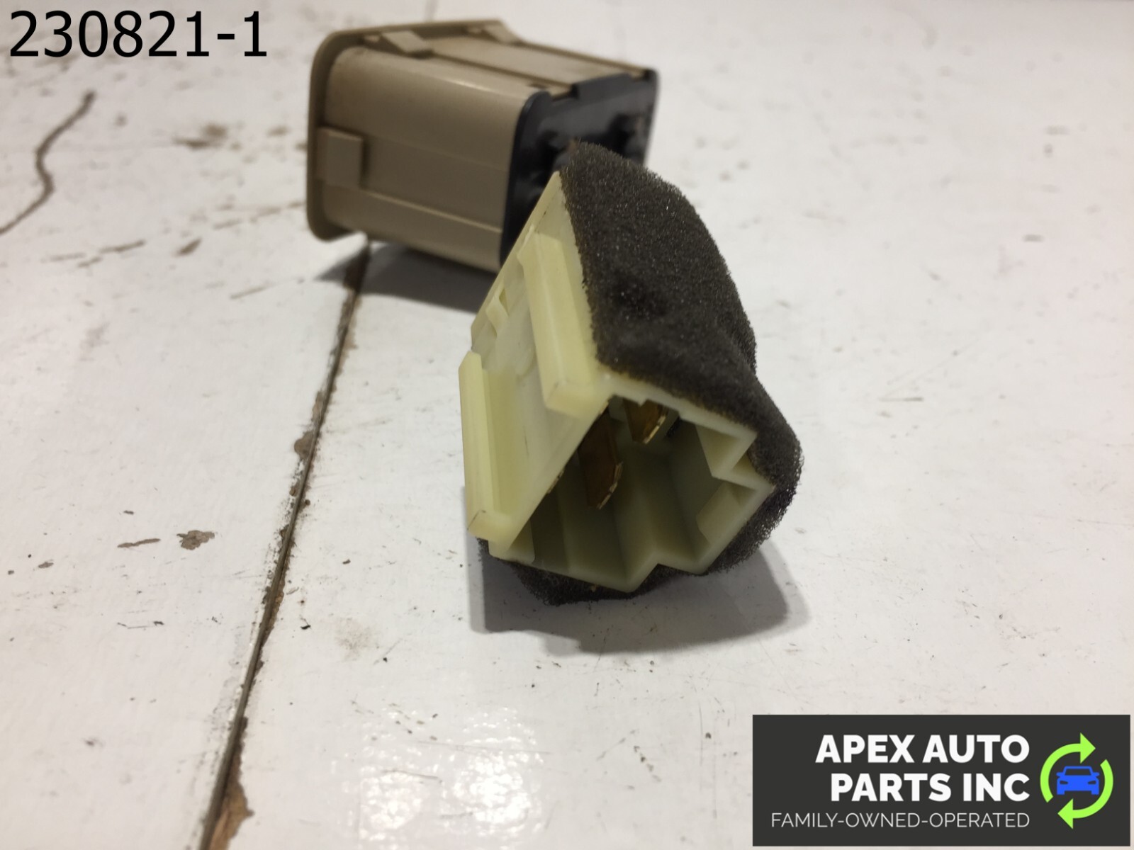 OEM 11 - 14 HYUNDAI SONATA TRUNK LID GAS FUEL TANK RELEASE SWITCH - Image 5